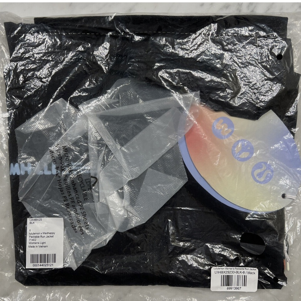 NWT LULULEMON MADHAPPY PACKABLE RUNNING JACKET - BLACK - SIZE 8